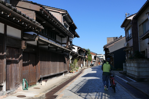 Takaoka: Mama-chari bike tour with Guide