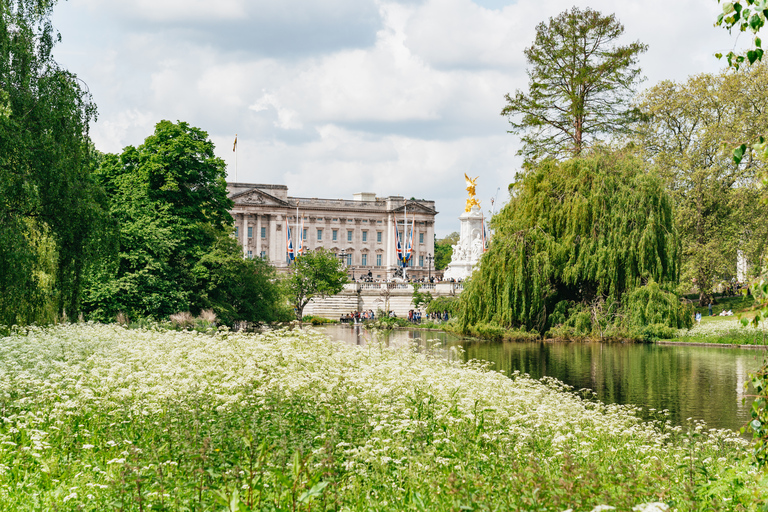 London: Changing of the Guard Tour by Buckingham Palace