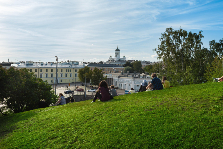 Helsinki: Guided Walking Tour of the Must-Sees with a French-Speaking Live Guide
