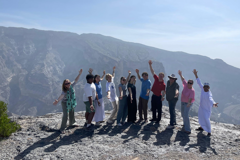From Muscat: Nizwa Fort, Al Hamra & Jebel Shams Day Trip