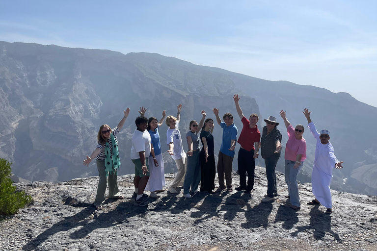 From Muscat: Nizwa Fort, Al Hamra & Jebel Shams Day Trip