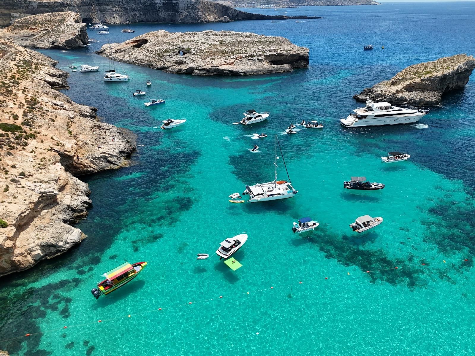 Private Schnellboot-Tour nach Comino ab Bugibba