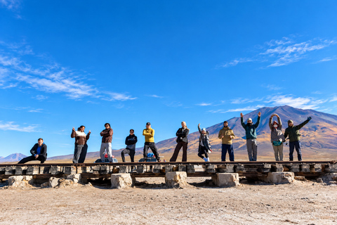 Uyuni Salt Flats & Colorful Lagoons: 3-Day Journey Uyuni Tour with Local Spanish Driver