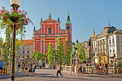 Zagreb: Viagem privada de 1 dia a Liubliana, Gruta e Castelo de Postojna