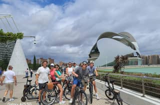 Valencia: City Highlights E-Bike/Bike Tour mit Guide