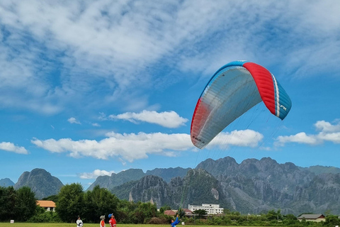 Vang Vieng: Paragliding Flight Experience