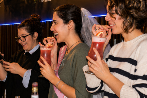 Cocktail Class in Madrid: Shake, Drink & Party