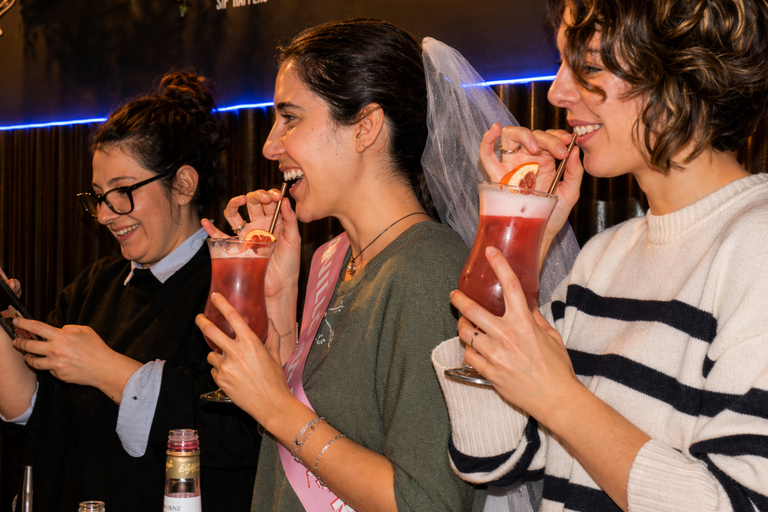 Cocktail Class in Madrid: Shake, Drink & Party