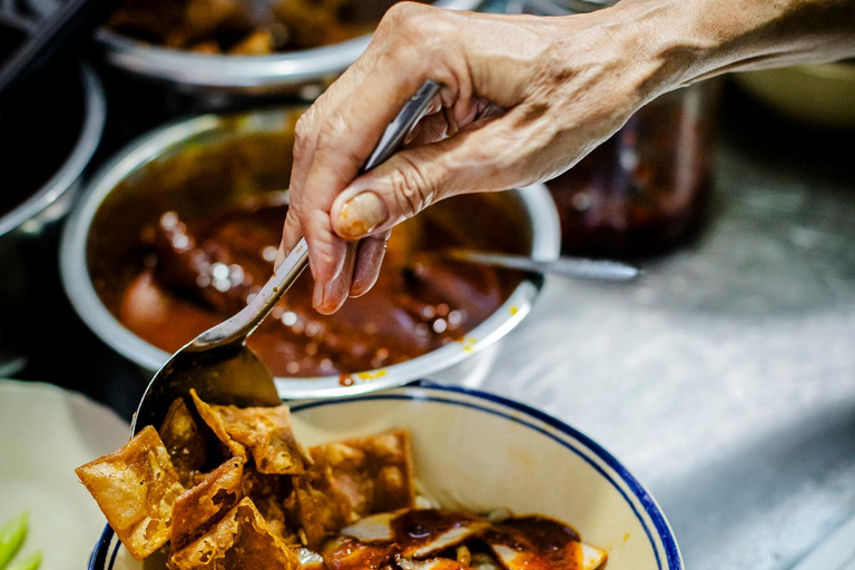 Hoi An Bites Food Tour with 15+ Tastings