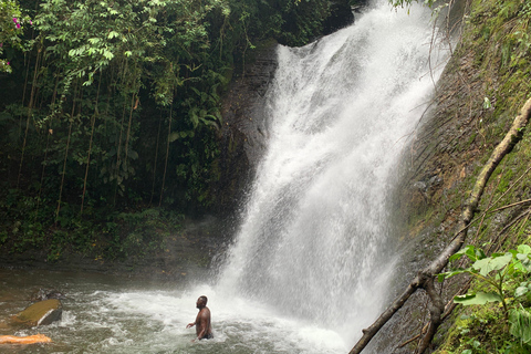 Cali: Waterval in de rivier Pance - Chorrera del Indio