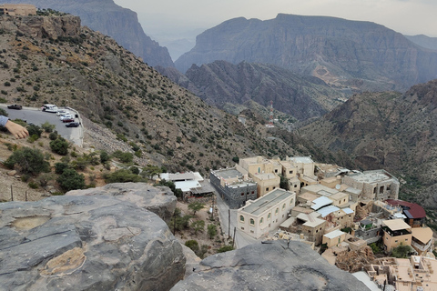 Muscat: Jebel Akhdar and Birkat Al Mouz Guided Day Trip