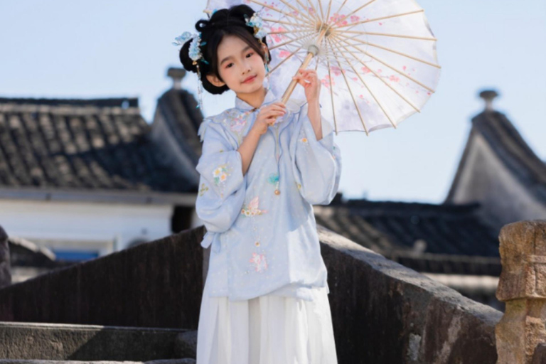 Hangzhou: Exploring the Watertown of Hanfu and Hotpot