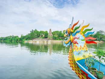 Hue: Excursión en Barco Dragón, Río del Perfume, Pagoda y Tumba Real