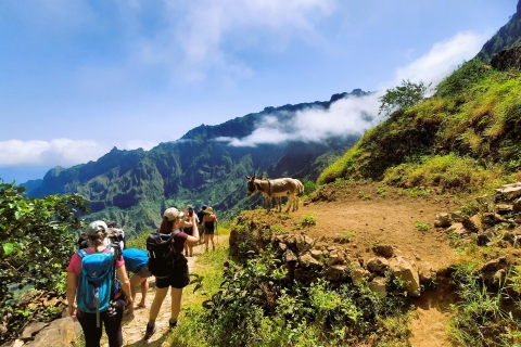 Santo Antão: randonnée du cratère du volcan Cova à Ribeira PaúlVisite de groupe partagée