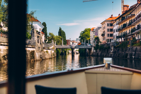 Ljubljana: Christmas Boat Cruise with Mulled Wine or Tea