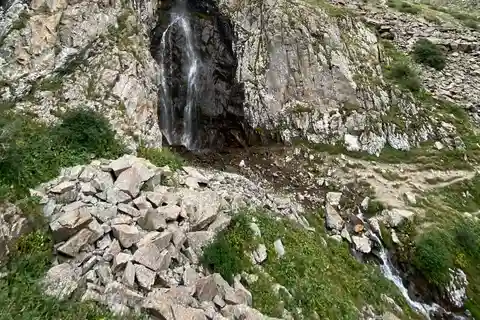 Ala-Archa Nationalpark: Vandreeventyr til vandfaldet