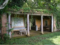 Van Bentota/Beruwala, Lunuganga & Brief Garden Marvels Tour - Housity