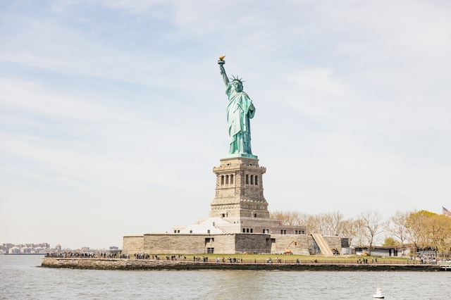 NYC: Wall Street Tour with 9/11 Memorial and Statue Ferry