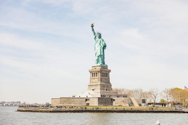 NYC: Wall Street Tour mit 9/11 Memorial und Statue Ferry