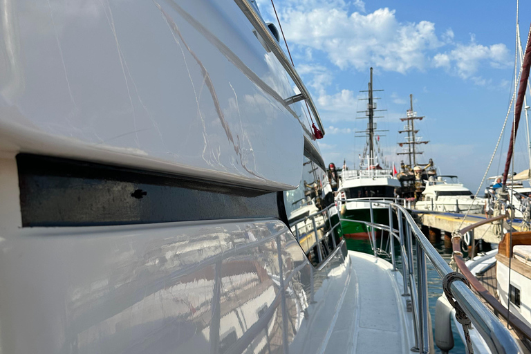 Bodrum: Private Sunset Yacht Tour with light Dinner