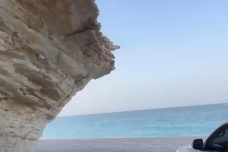 Sterrenlicht aan de kust: een avontuur met een terreinwagen en overnachting op Fazayah BeachSterrenlichtkusten: 4WD-avontuur met overnachting op Fazayah Beach