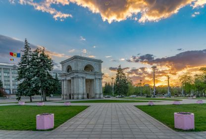 Chisinau: Discover City Highlights with a Walking Tour