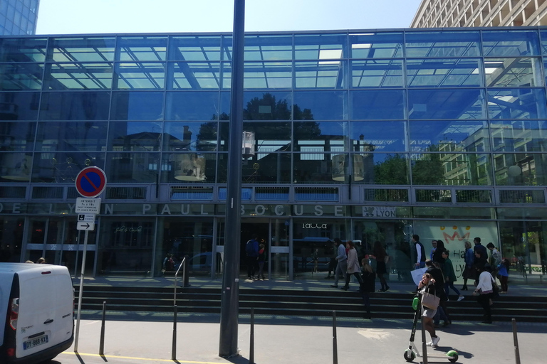 Lyon: Halles de Lyon Paul Bocuse Food Tour with a local