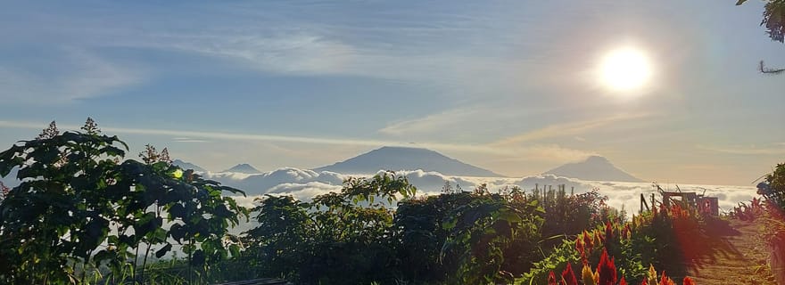 Magelang : lever du soleil sur les hauts plateaux de Silancur et visite de Sukomakmur