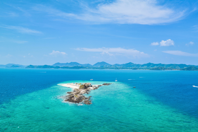 Phuket: Phi Phi Islands båttur med snorkling och lunch