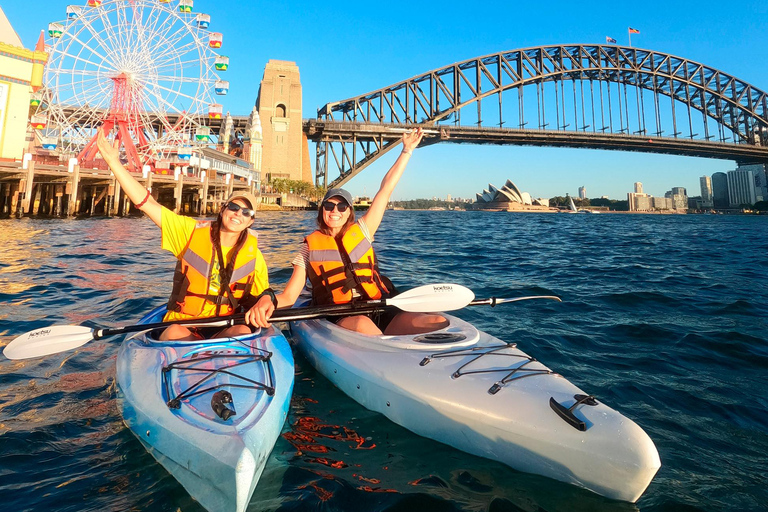 Sydney: Opera & Harbour Bridge Small-Group Kayak Tour