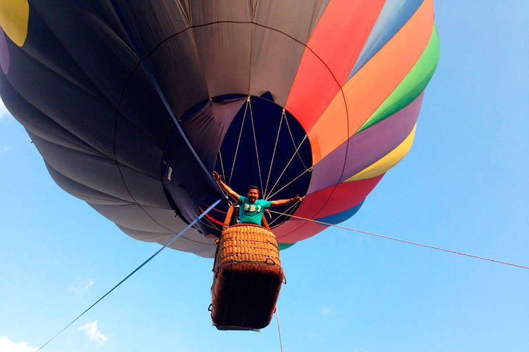 Cusco: Hot-air balloon tethered flight | Picnic