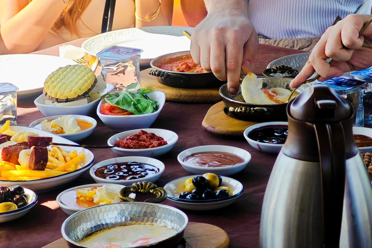 Istanbul: Morning Bosphorus Yacht Cruise w/Turkish Breakfast