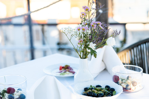 Prague: Sky Bar Aperitivo Menu with Drink & Panoramic Views 1-Hour Option with Aperitivo Menu and 1 Drink