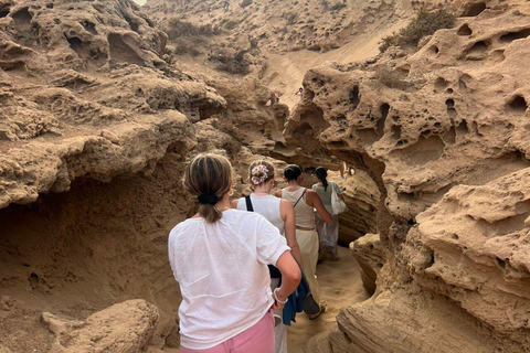 Agadir/Taghazout : Aventure en Sandboard et Dîner au Coucher du SoleilAgadir/Taghazout : aventure en sandboard et dîner au coucher du soleil