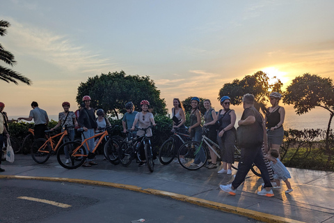 Tour in bicicletta Miraflores Barranco Huaca PucllanaTour in bici Miraflores Barranco Huaca Pucllana