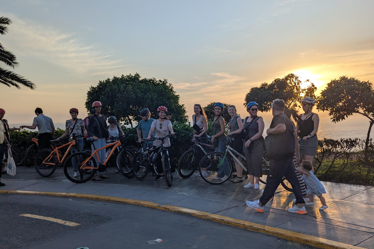 Tour in bicicletta Miraflores Barranco Huaca PucllanaTour in bici Miraflores Barranco Huaca Pucllana