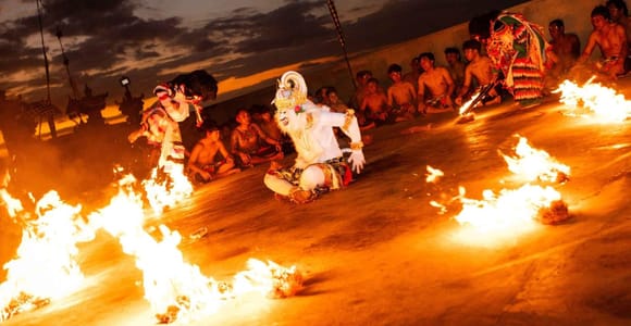 Uluwatu: Karang Boma Cliff Sunset Kecak Fire Dance Ticket