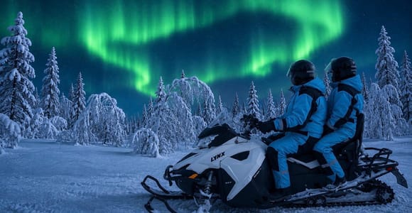 Saariselkä: Premium Northern Lights Snowmobile Tour