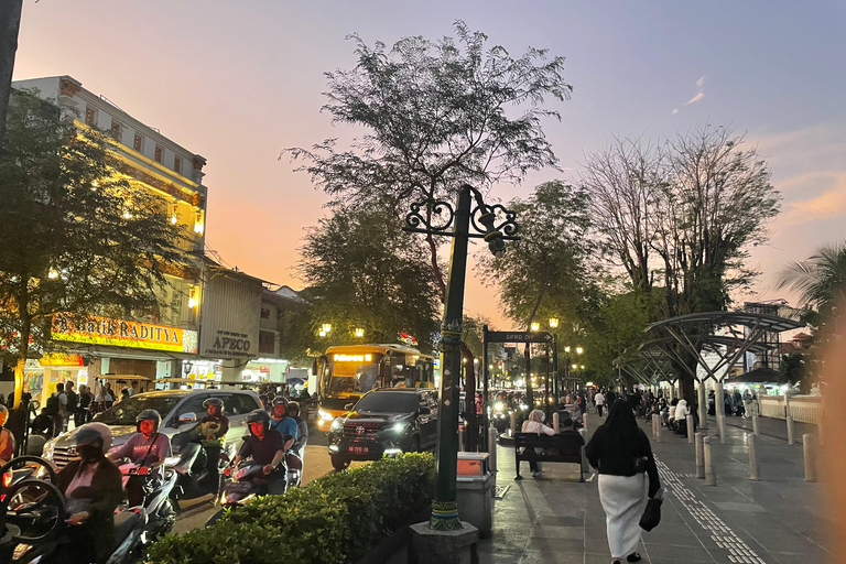 Malioboro Street Walking Tour with local snacks tasting