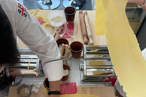 佛罗伦萨：意面制作课程，含晚餐、葡萄酒和... 唱歌！佛罗伦萨：意面制作课程，含晚餐、葡萄酒...还有歌唱！