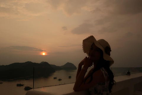 Labuan Bajo: Komodo 8 Stops & Sunset, Guide & Documentation
