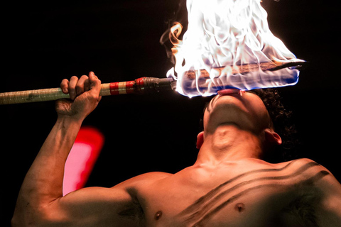 Honolulu: Ka Moana Luau Dinner and Show with Transportation Splash Package with Transportation