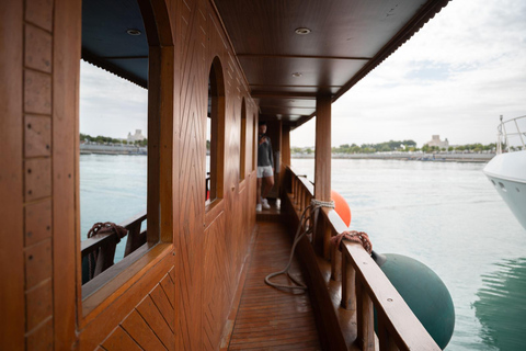 多哈：含自助晚餐的阿拉伯独桅帆船日落巡航夜间阿拉伯独桅帆船巡游（不含晚餐）