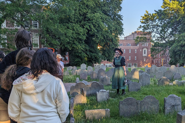 波士顿幽灵与墓碑夜行之旅