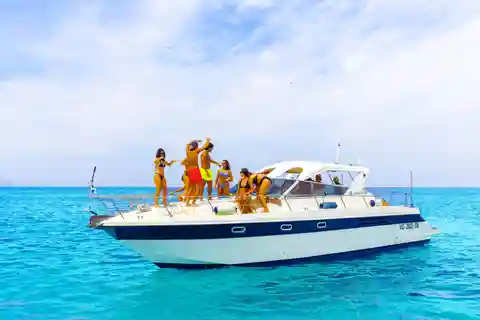 Da Trapani: Tour Isole Egadi Favignana e Levanzo in Barca (Pranzo incluso)