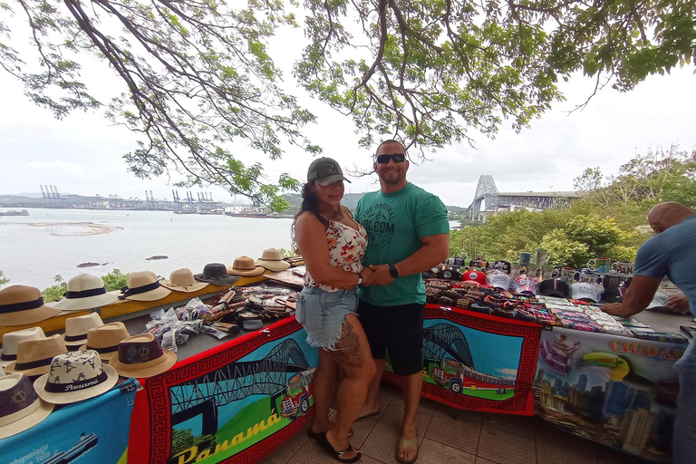 From Panama City: Biomuseo Museum, Mirador del Américas Viewpoint, and Mi Pueblito From Panama City: Biomuseo Museum, Mirador del Américas, and Mi Pueblito