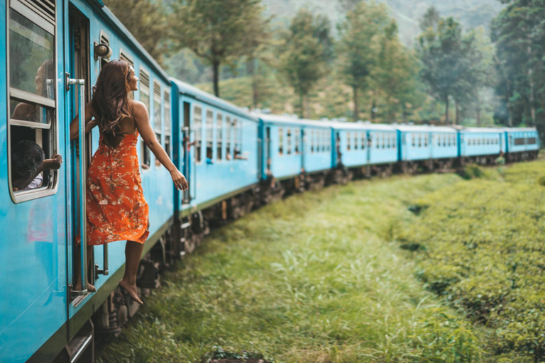 Kandy: Fahrt mit dem Panoramazug nach Ella 2. Klasse Reservierte Tickets