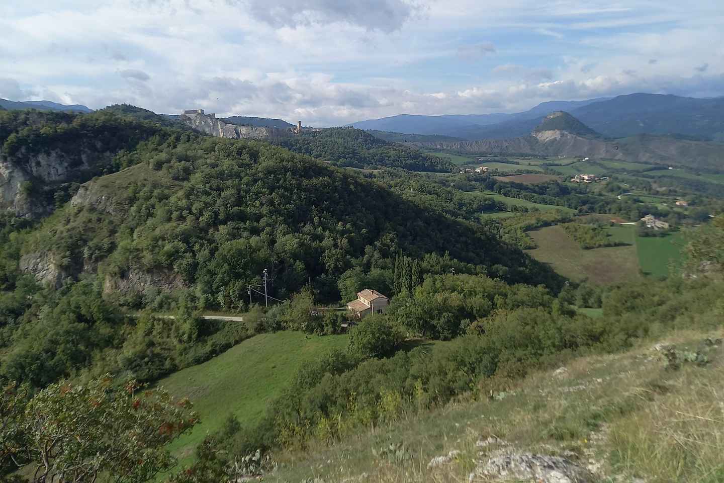 San Leo: Hike to the Tausano Ridge