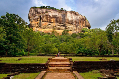 Sigiriya &amp; Dambulla: All Inclusive Tagestour von Trincomalee aus