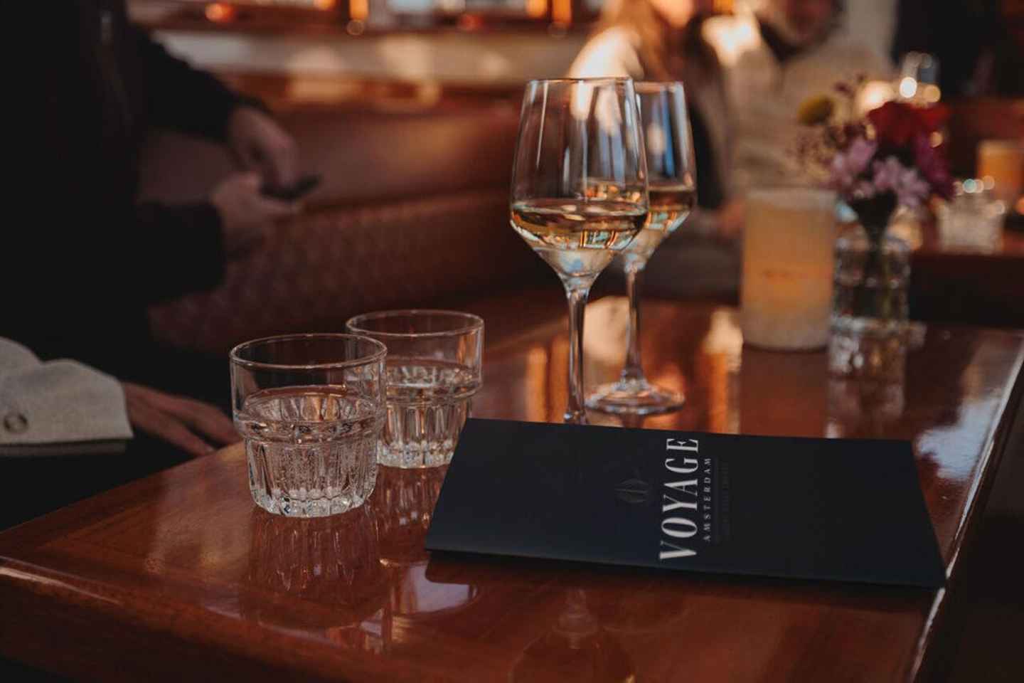 Amsterdam: 2-Hour Luxury Canal Cruise with Snacks & Drinks